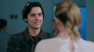 RD-Promo-1x11-To-Riverdale-and-Back-Again-20-Jughead-Betty