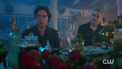 RD-Caps-2x02-Nighthawks-75-Jughead-Betty