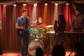 RD-Promo-4x17-Wicked-Little-Town-03-Archie-Jughead-Veronica-Kevin