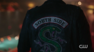RD-Caps-2x05-When-a-Stranger-Calls-22-Jughead-Southside-serpent-jacket
