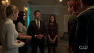 RD-Caps-2x03-The-Watcher-in-the-Woods-38-Betty-Veronica-Hiram-Hermione-Archie-Jughead
