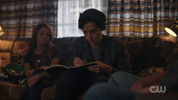 RD-Caps-2x11-The-Wrestler-29-Toni-Jughead