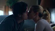 2x16-05 Primary-Colors Jughead and Betty