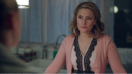 Season 1 Episode 11 To Riverdale And Back Again Alice (5)