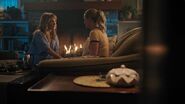 RD-Promo-3x04-The-Midnight-Club-24-Alice-Betty