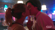 RD-Caps-2x02-Nighthawks-120-Betty-Jughead-kissing