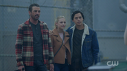 RD-Caps-2x08-House-of-the-Devil-47-FP-Jughead-Betty