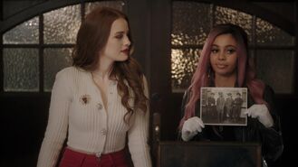 RD-Promo-5x03-Graduation-05-Cheryl-Toni