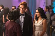 2x12-01 The-Wicked-and-the-Divine Archie and Veronica