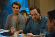 2x15-01 There-Will-Be-Blood Archie and Fred