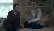 Season 1 Episode 9 La Grande Illusion Betty Jughead (1)