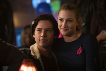 RD-Promo-3x10-The-Stranger-02-Jughead-Betty