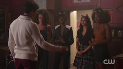 RD-Caps-2x05-When-a-Stranger-Calls-60-Nick-Valerie-Josie-Veronica-Melody