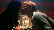RD-Caps-2x10-The-Blackboard-Jungle-118-Veronica-Archie-kiss