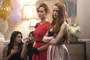 RD-Promo-1x08-The-Outsiders-09-Penelope-Cheryl