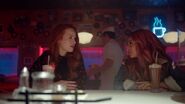 2x14-11 The-Hills-Have-Eyes Cheryl and Toni