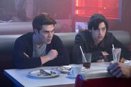 RD-Promo-1x07-In-a-Lonely-Place-06-Archie-Jughead