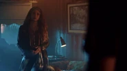 RD-Promo-2x05-When-a-Stranger-Calls-17-Toni-Topaz.jpg (50 KB)