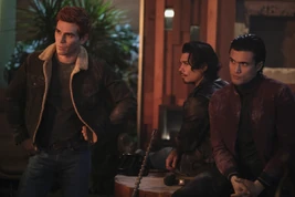 RD-Promo-5x11-Strange-Bedfellows-06-Archie-Fangs-Fogarty-Reggie
