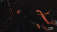 RD-Caps-3x22-Survive-The-Night-79-Jughead-Chic.png (1.09 MB)