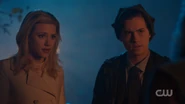 RD-Caps-2x12-The-Wicked-and-The-Divine-102-Betty-Jughead.png (1.01 MB)
