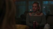 RD-Caps-2x17-The-Noose-Tightens-75-Betty