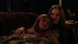 RD-Caps-4x07-The-Ice-Storm-97-Toni-Cheryl