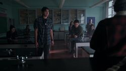 RD-Caps-2x17-The-Noose-Tightens-37-Sweet-Pea-Fangs-Fogarty-Southside-Serpents