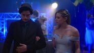Season 1 Episode 11 To Riverdale and Back Again Betty Jughead (1)