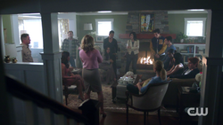 RD-Caps-2x06-Death-Proof-21-Alice-Betty-Archie-Veronica-Josie-Kevin-Reggie-Melinda-Hermione-Hiram-Fred-Sheriff-Keller-Mayor-Sierra-McCoy