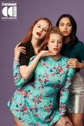 RD-S4-Entertainment-Weekly-Comic-Con-Portraits-2019-Madelaine-Lili-Camila.jpg (181 KB)