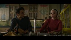 CAOS-Caps-4x03-The-Weird-One-26-Lucas-Sabrina