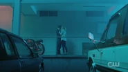 RD-Caps-2x01-A-Kiss-Before-Dying-137-Betty-Jughead.png (1.02 MB)