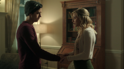 Betty forgives Jughead