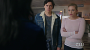 RD-Caps-2x01-A-Kiss-Before-Dying-84-Jughead-Betty