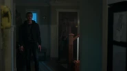 RD-Caps-2x17-The-Noose-Tightens-68-Chic.jpg (89 KB)