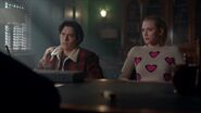 RD-Promo-2x12-The-Wicked-and-The-Divine-14-Jughead-Betty.jpg (63 KB)