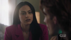 Veronica tries to convince Archie