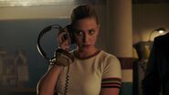 RD-Promo-4x03-Dog-Day-Afternoon-29-Betty