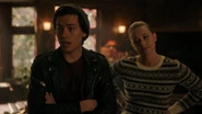 RD-Caps-4x16-The-Locked-Room-43-Jughead-Betty.png (1.53 MB)