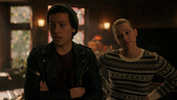 RD-Caps-4x16-The-Locked-Room-43-Jughead-Betty