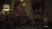 RD-Caps-5x03-Graduation-47-Jughead