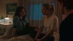 Riverdale's Betty and Veronica love each other so much IRL, because female  friendships FTW - HelloGigglesHelloGiggles