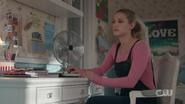 RD-Caps-2x11-The-Wrestler-80-Betty