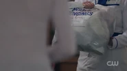 RD-Caps-2x01-A-Kiss-Before-Dying-46-Fred's-clothes.png (985 KB)