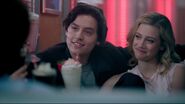 RD-Promo-1x13-The-Sweet-Hereafter-20-Jughead-Betty