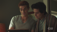 RD-Caps-5x07-Fire-in-the-Sky-04-Archie-Jughead