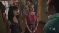 Archie lies to Betty and Veronica