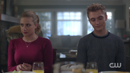 RD-Caps-2x11-The-Wrestler-18-Betty-Chic