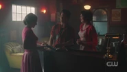 RD-Caps-7x20-Goodbye-Riverdale-55-Betty-Fangs-Midge.png (1.41 MB)